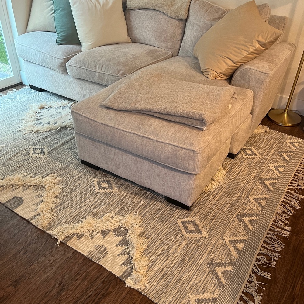 Cream and White Textured Area Rug - Picture 7 of 9